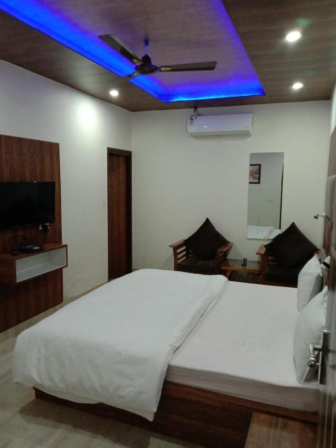 Oyo Flagship Hotel Ambani Zirakpur Eksteriør bilde