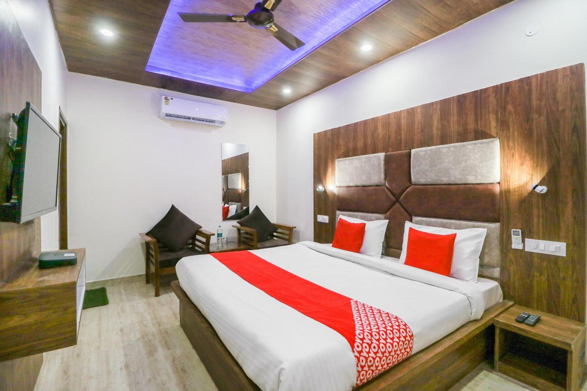 Oyo Flagship Hotel Ambani Zirakpur Eksteriør bilde
