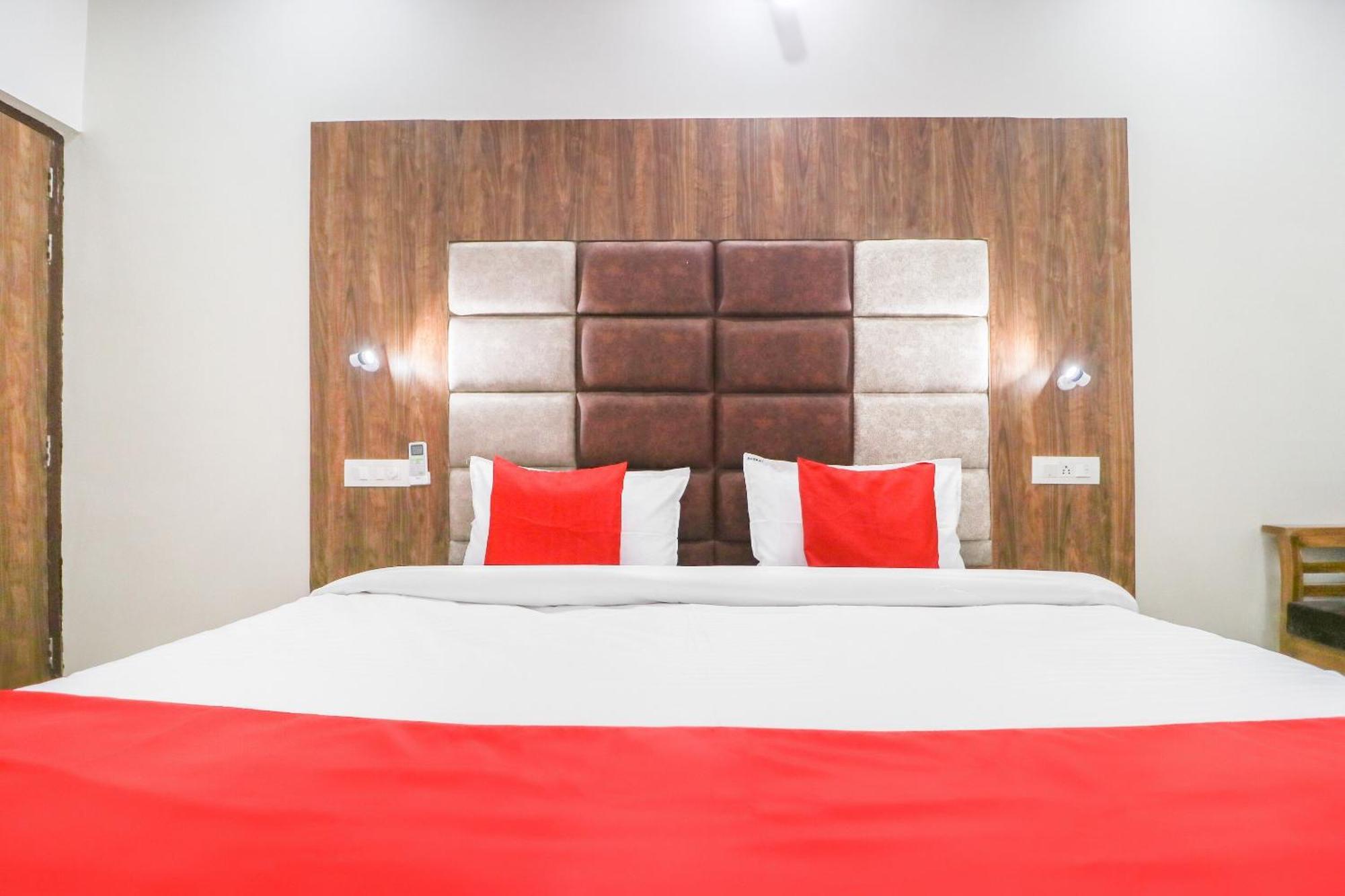 Oyo Flagship Hotel Ambani Zirakpur Eksteriør bilde