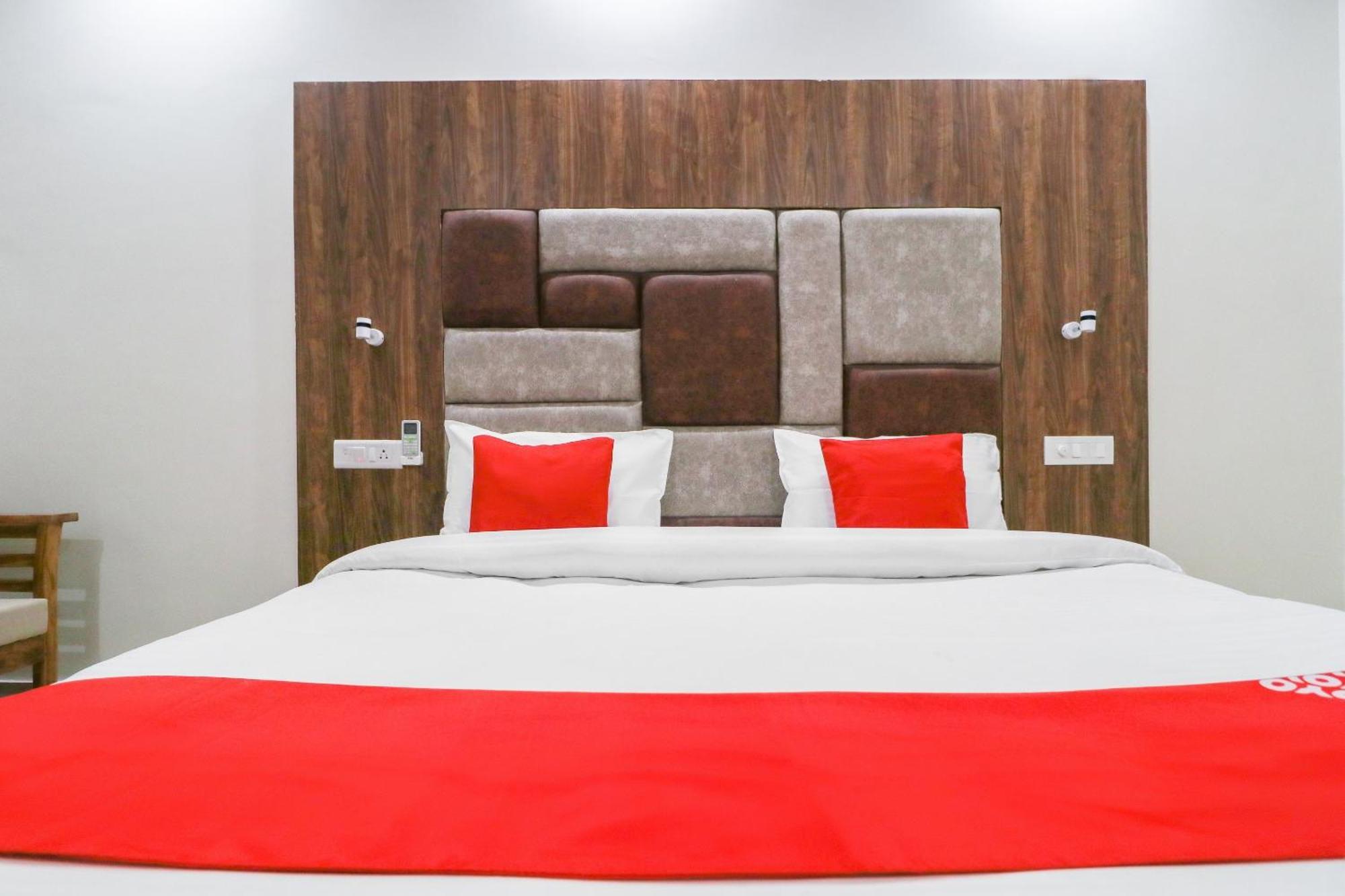 Oyo Flagship Hotel Ambani Zirakpur Eksteriør bilde