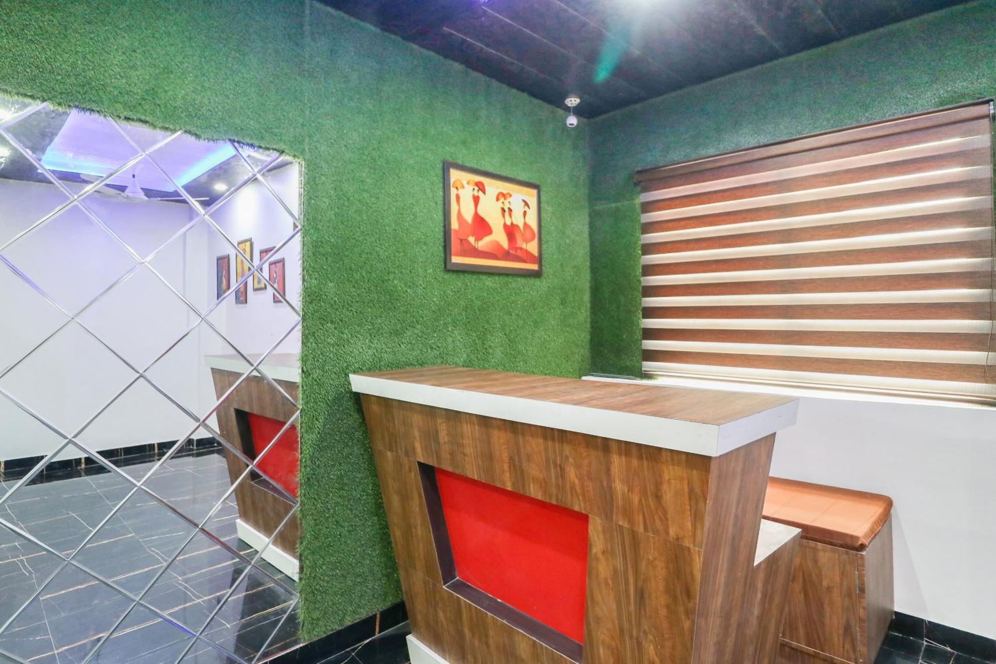 Oyo Flagship Hotel Ambani Zirakpur Eksteriør bilde