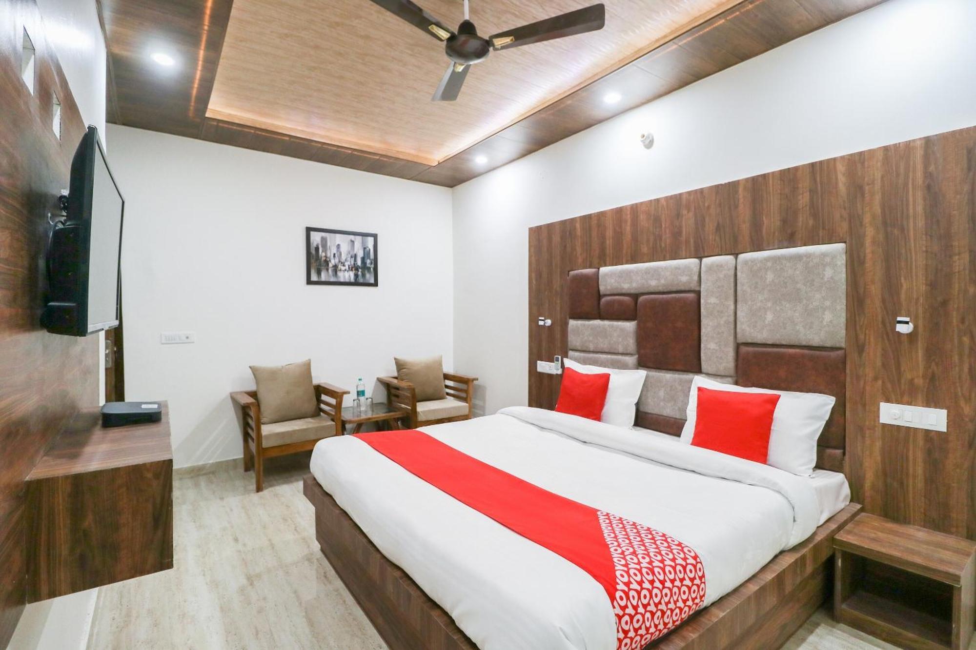 Oyo Flagship Hotel Ambani Zirakpur Eksteriør bilde